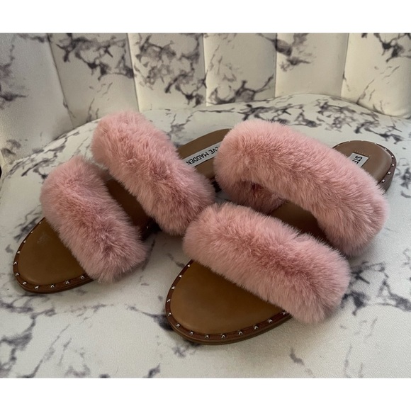 Steve Madden fuzzy slides 7.5 - Picture 2 of 6